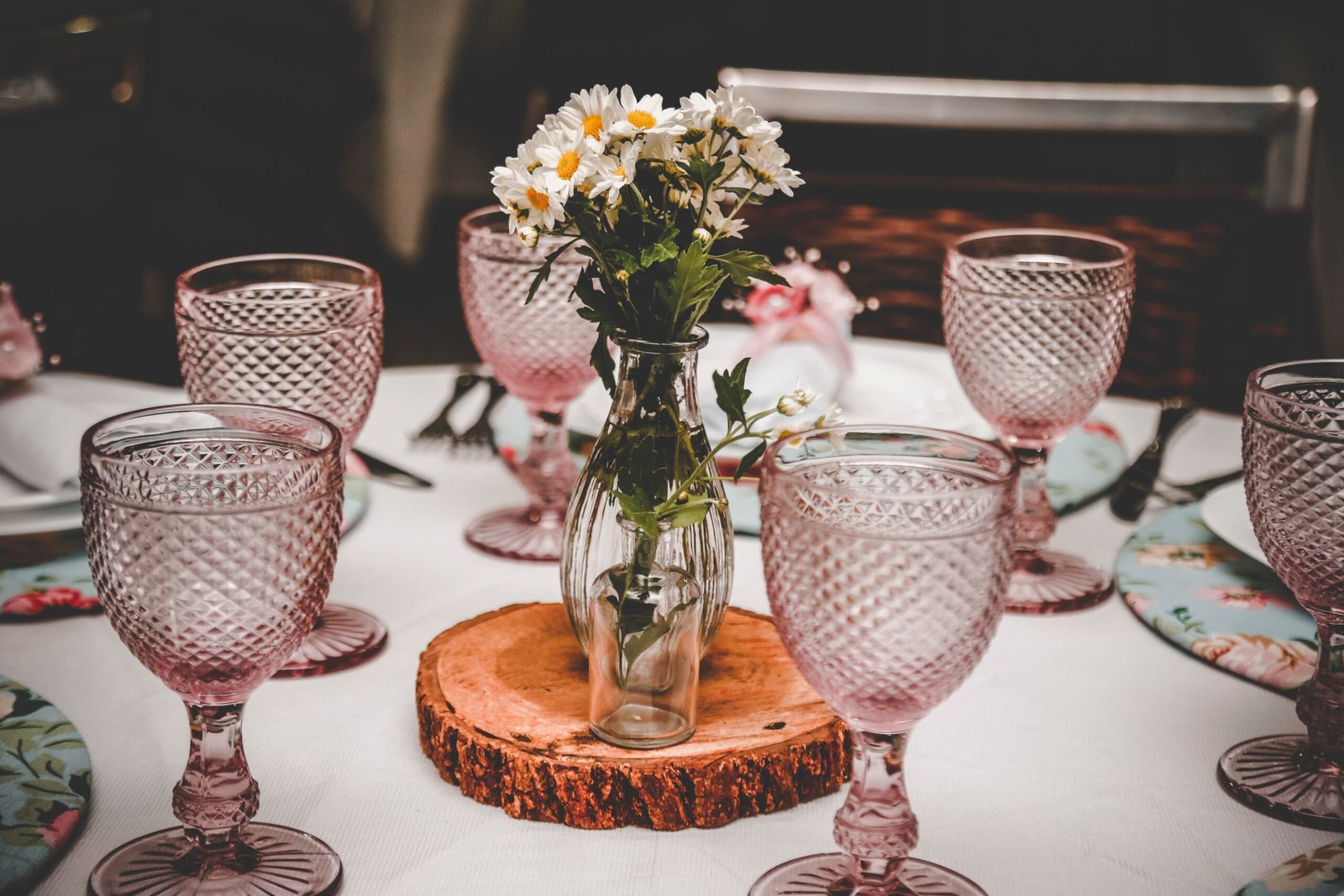 How Can I Make A DIY Centerpiece For A Wedding Or Event?